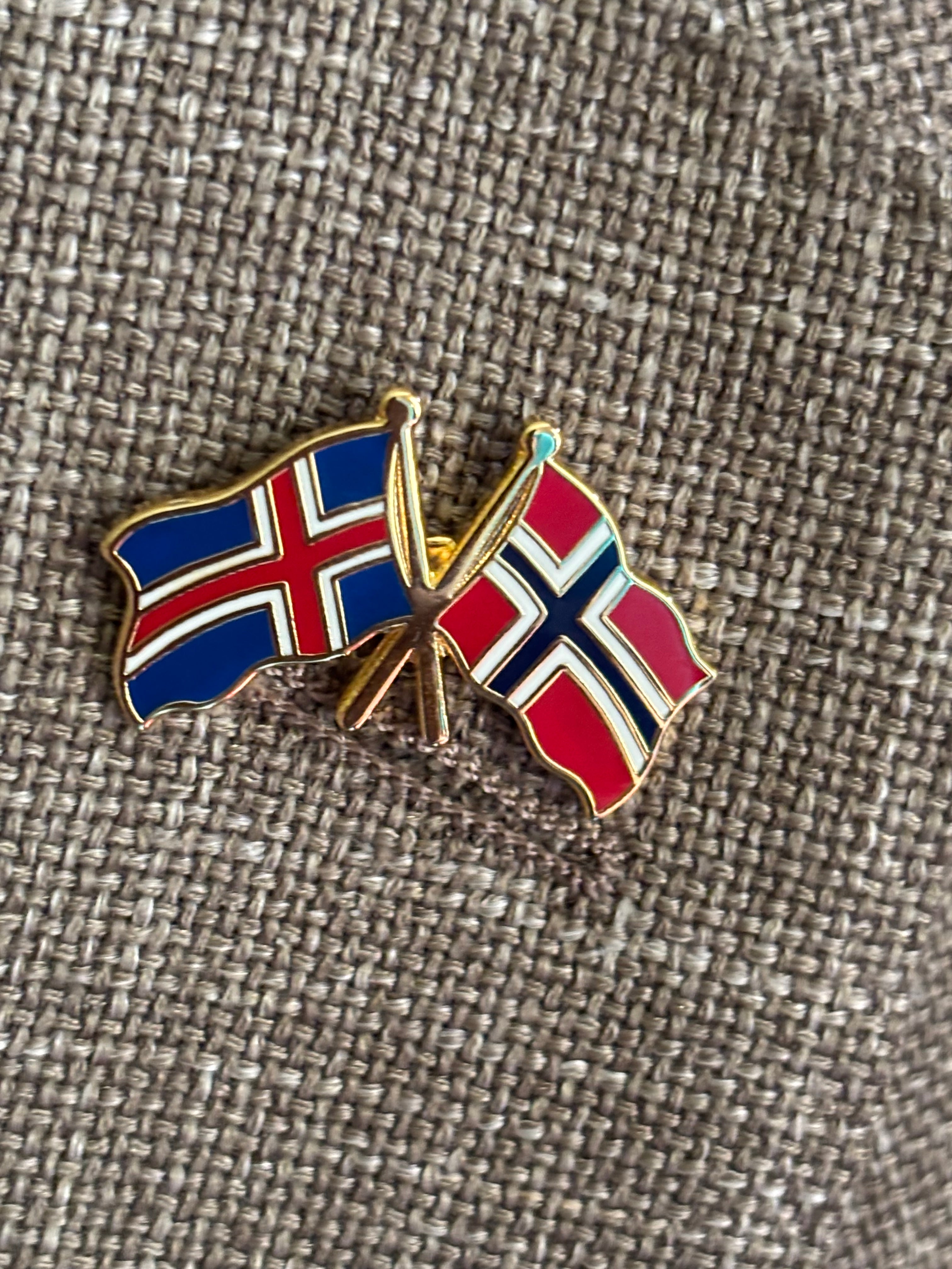 Pin - Norsk og islandsk flagg 🇳🇴 🇮🇸